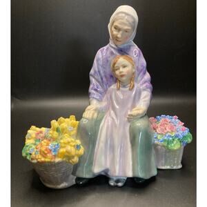 Royal Doulton Granny’s Heritage HN2031 Figurine Grandmother & Girl Bone China